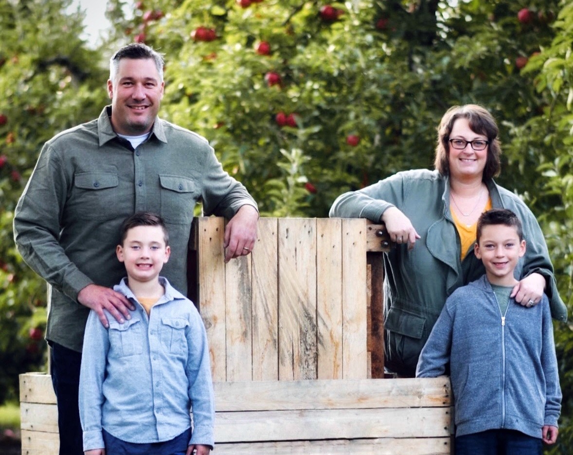Jamie, Jason, Carter, and Casen Sonneville at Lakeville Orchards